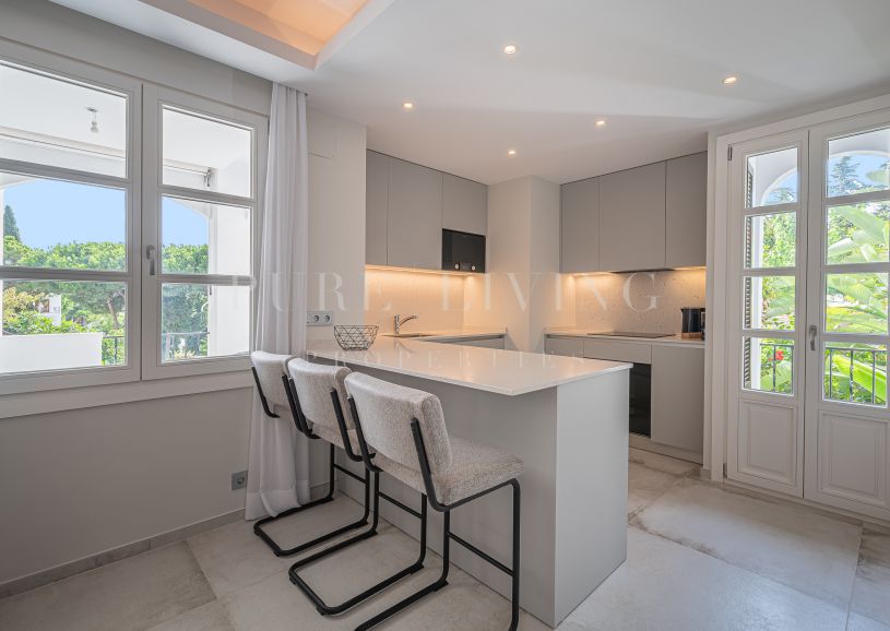 Elegante apartamento de dos dormitorios en el Señorío de Marbella.