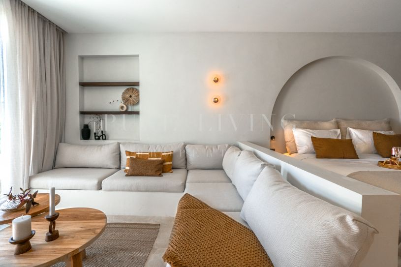 Suite familiar de un dormitorio recién reformada dentro del Puente Romano Beach & Spa Resort 5*.