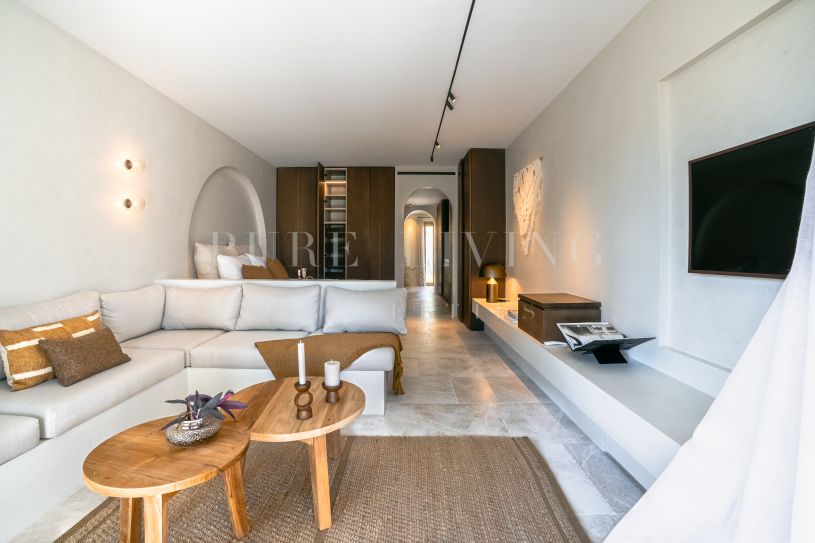 Suite familiar de un dormitorio recién reformada dentro del Puente Romano Beach & Spa Resort 5*.