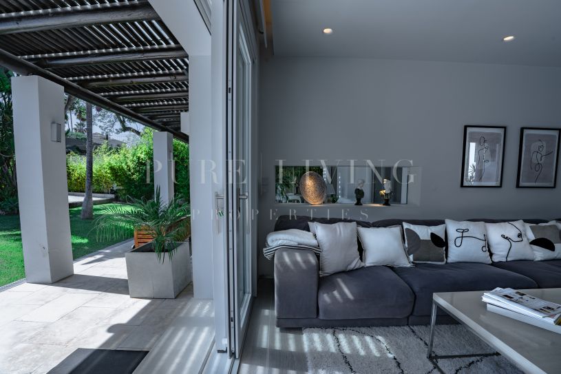 Moderne villa met vier slaapkamers in Guadalmina Alta, San Pedro de Alcantara.