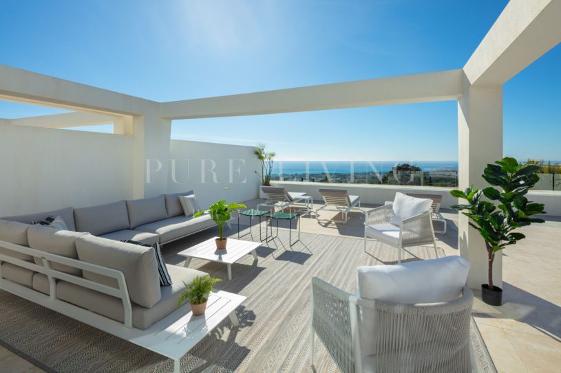 Penthouse moderne de trois chambres en duplex avec vue panoramique imprenable à Sierra Blanca, Marbella Golden Mile.