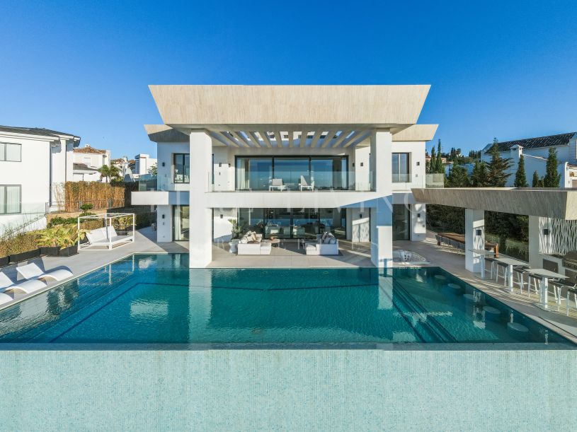 Contemporary seven bedroom villa with stunning panoramic views in Paraiso Alto, Benahavis