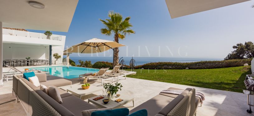 Luxueuse villa de 5 chambres orientée au sud avec piscine à débordement et vue imprenable à Altos de Los Monteros
