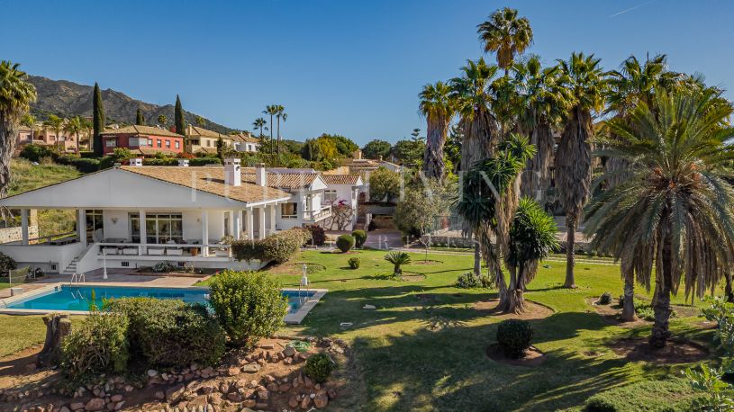Magnífica villa de siete dormitorios con maravillosas vistas al mar en La Montua, Marbella Golden Mile