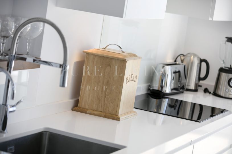 Uniek, direct aan het strand gelegen, duplex penthouse met 5 slaapkamers en privézwembad