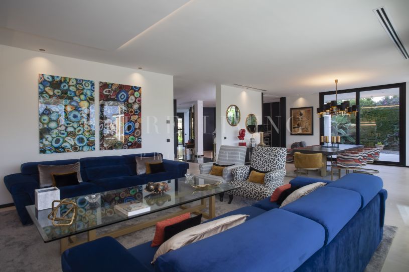 Superbe villa contemporaine de sept chambres à coucher à Parcelas del Golf, Nueva Andalucia