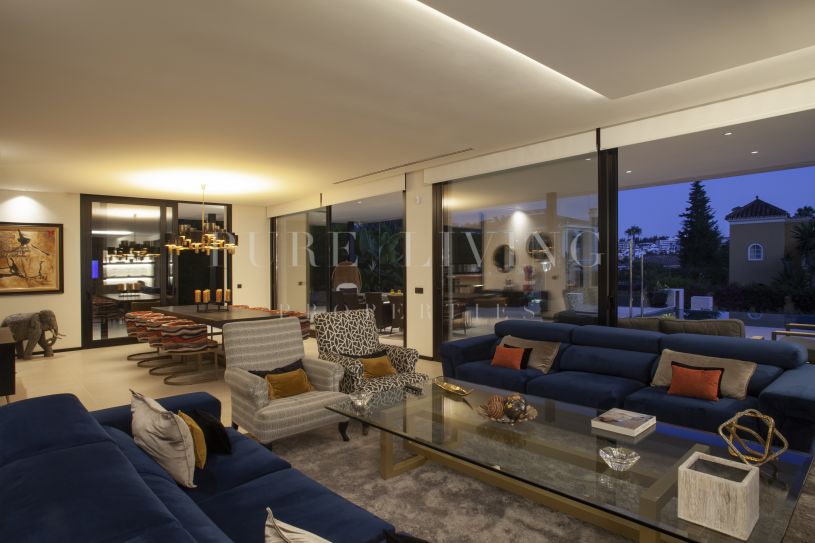Superbe villa contemporaine de sept chambres à coucher à Parcelas del Golf, Nueva Andalucia