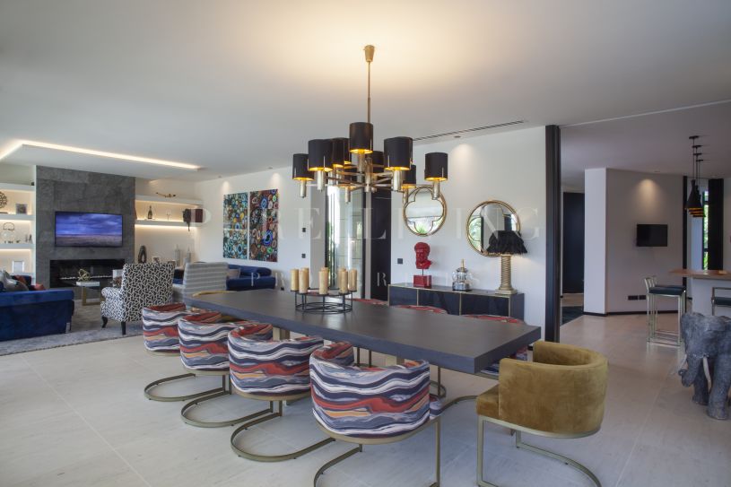 Superbe villa contemporaine de sept chambres à coucher à Parcelas del Golf, Nueva Andalucia