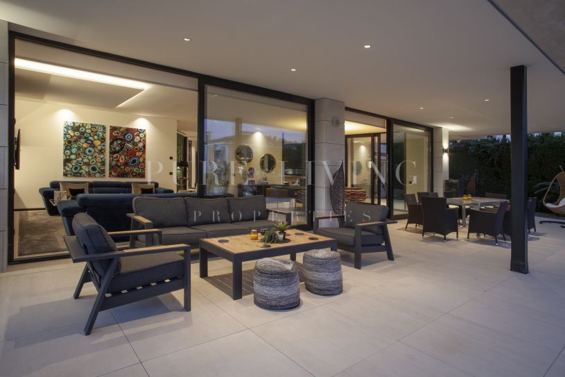 Superbe villa contemporaine de sept chambres à coucher à Parcelas del Golf, Nueva Andalucia
