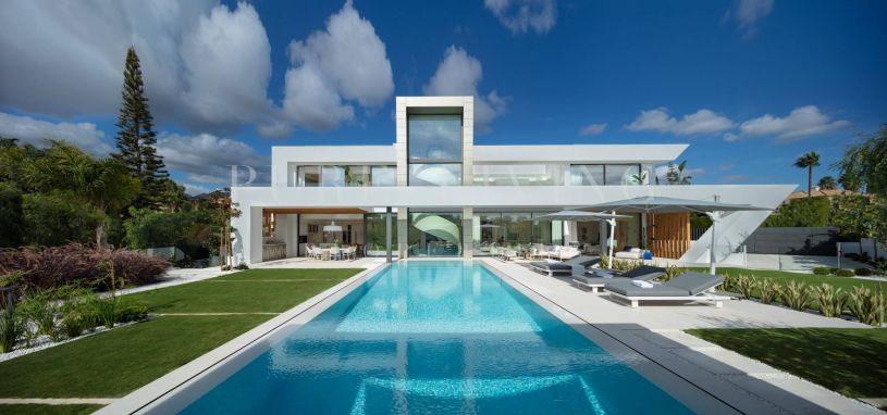 Nieuwe exclusieve moderne villa op vijftig meter van de beste stranden van Marbella