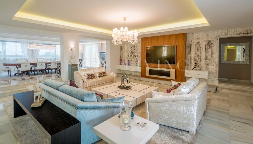 Indrukwekkende villa met prachtig uitzicht op de berg La Concha en de Middellandse Zee