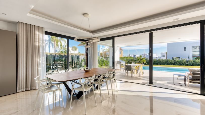 Belle villa dans un emplacement de choix dans le nouveau Golden Mile, Estepona