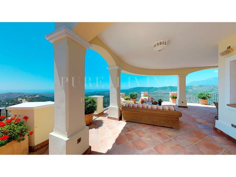 Fantastic six bedroom house for sale in Monte Mayor with sea views