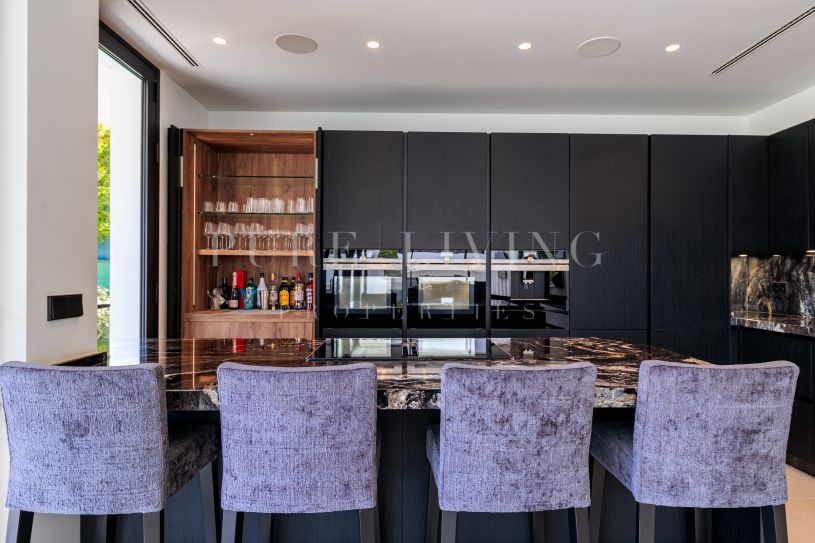 Elegant Modern Villa in a Prime Golden Mile Location