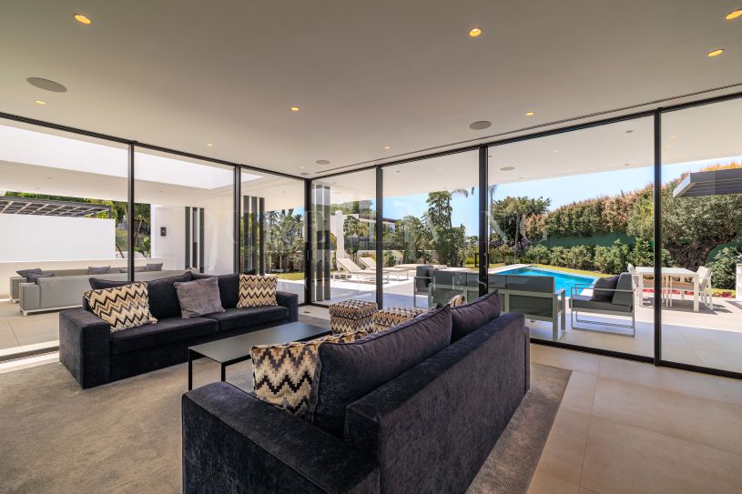 Elegant Modern Villa in a Prime Golden Mile Location