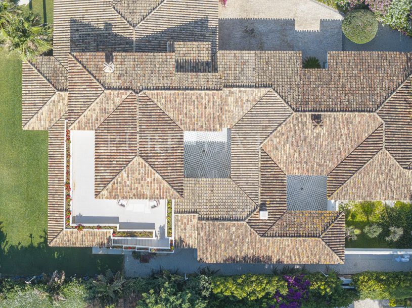 Elegant Beachfront Villa in Prestigious Casasola