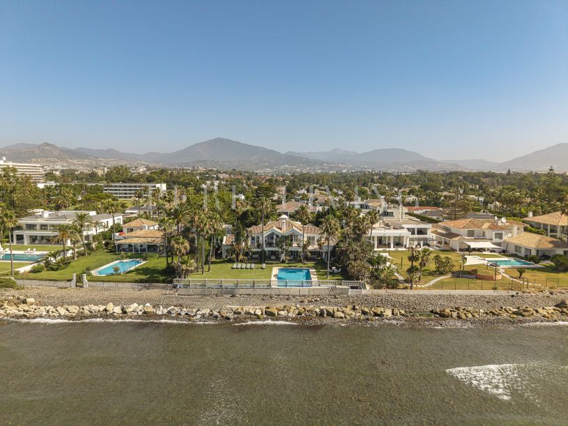 Magnifique domaine andalou classique en front de mer à Casasola, Estepona Est