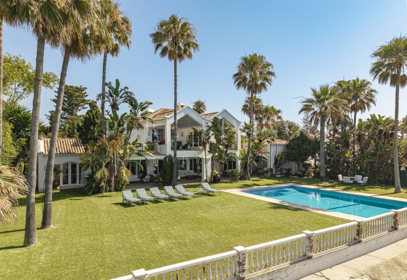 Magnifique domaine andalou classique en front de mer à Casasola, Estepona Est