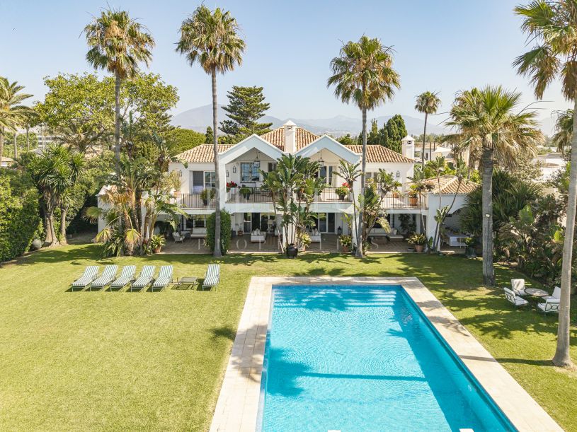 Magnifique domaine andalou classique en front de mer à Casasola, Estepona Est