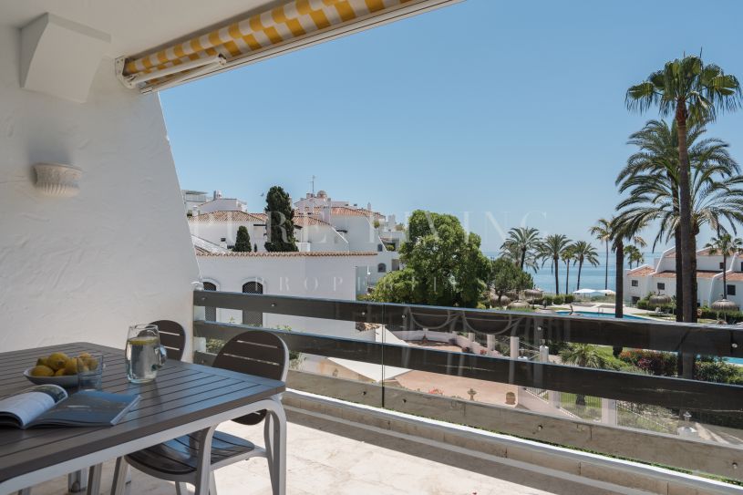 Exceptional frontline beach apartment in the exclusive Coral Beach community