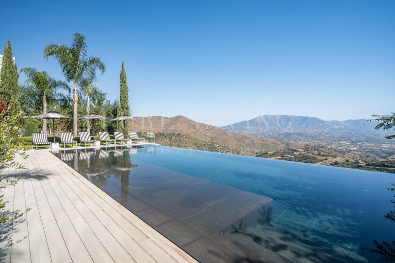 Villa Aman – Exceptional Contemporary Villa Surrounded by Nature in La Mairena