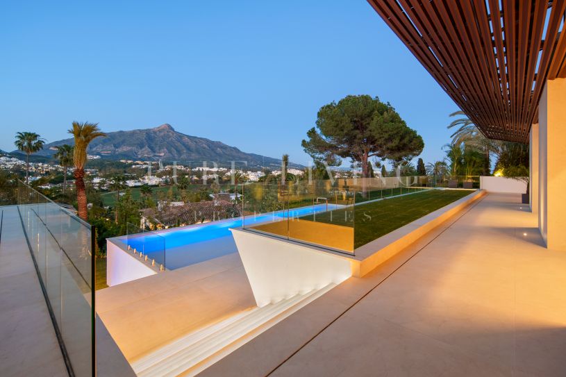 Contemporary Golfside Villa in Nueva Andalucía, Marbella