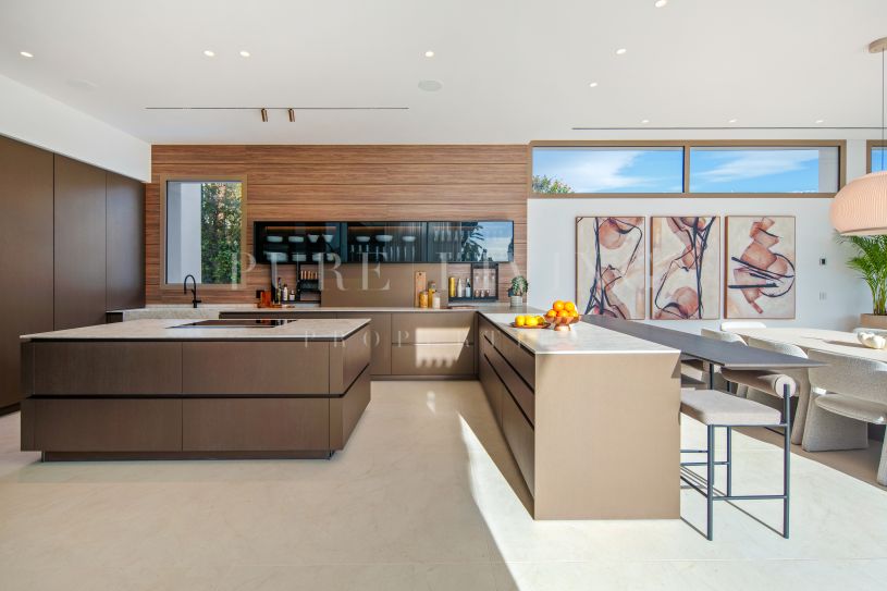 Contemporary Golfside Villa in Nueva Andalucía, Marbella