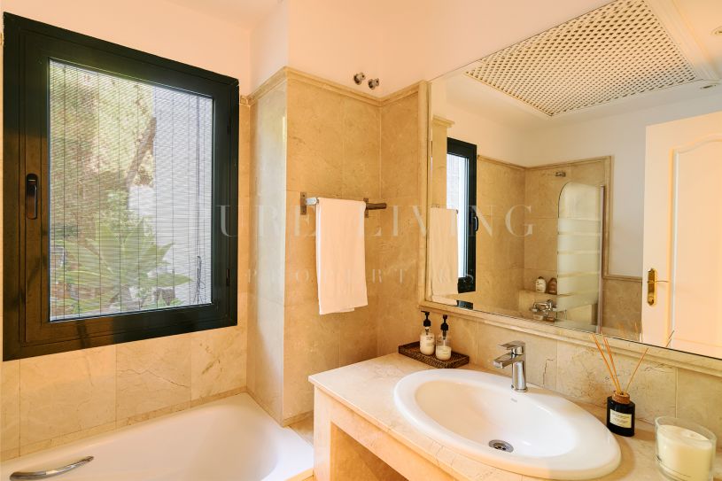 Villa Jasmina – Elegant Renovated Villa in El Paraíso, New Golden Mile