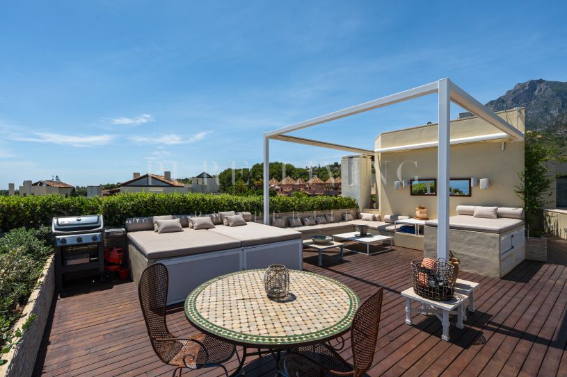 Ático duplex moderno con increíbles vistas al mar y la montaña