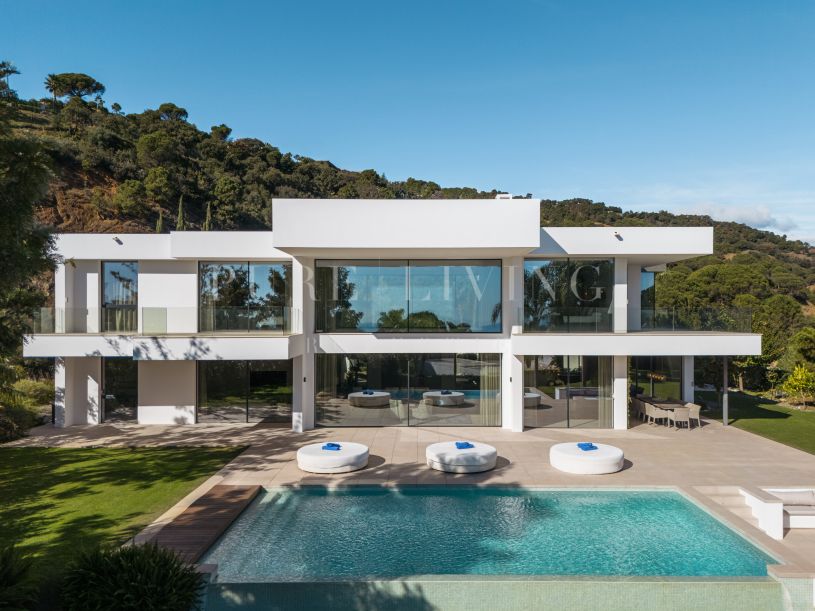 Timeless Mediterranean Elegance with Panoramic Sea Views in El Madroñal, Benahavís