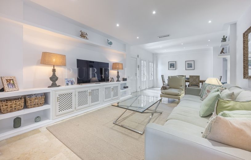Spacieux appartement de trois chambres en rez-de-chaussée à Señorio de Marbella.