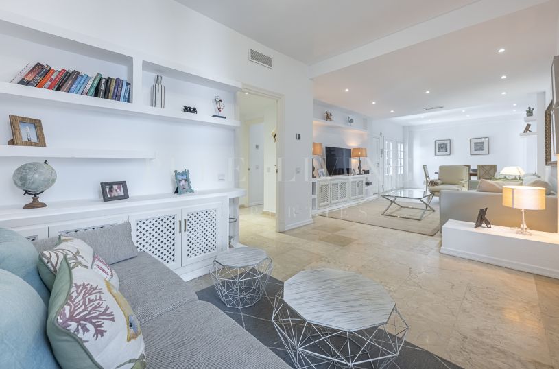Spacieux appartement de trois chambres en rez-de-chaussée à Señorio de Marbella.