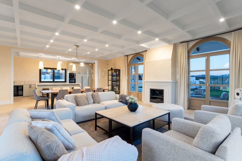 Contemporary Sea View Villa in Valle Romano