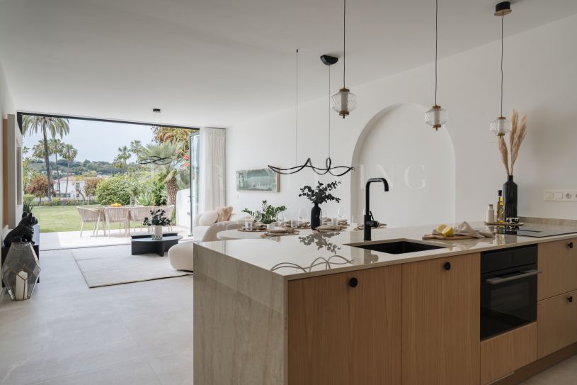 Beautifully refurbished 4 bedroom townhouse in the heart of Nueva Andalucía