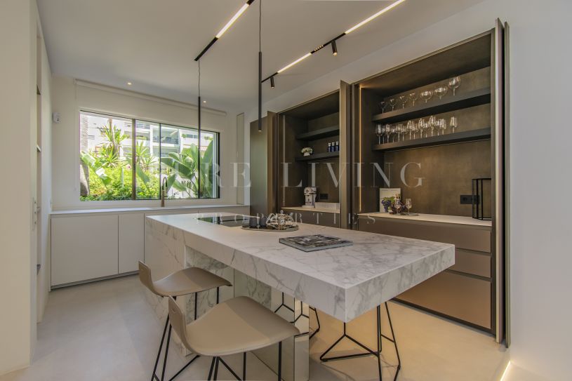 STUNNING FIRST-LINE BEACH HOUSE ON THE GOLDEN MILE WITH SEA VIEWS