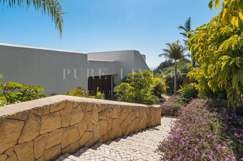 Villa de una sola planta elevada en Finca Cortesín – Vistas al Golf y al Mar