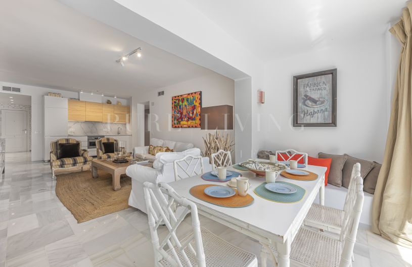 Spacieux appartement au rez-de-chaussée avec vue sur le jardin et la piscine, situé sur le Marbella Golden Mile