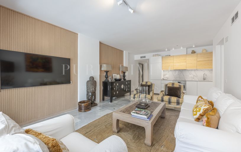 Spacieux appartement au rez-de-chaussée avec vue sur le jardin et la piscine, situé sur le Marbella Golden Mile