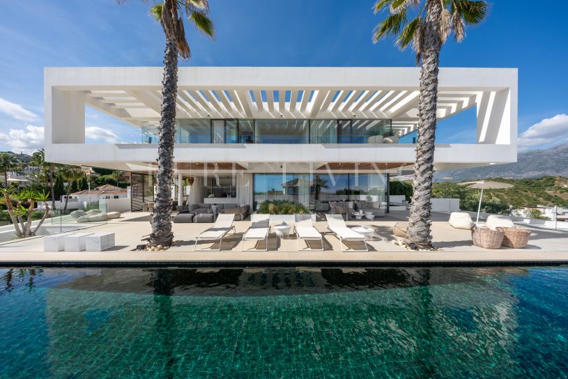 Villa Mika — Contemporary Luxury with Panoramic Mediterranean Views in La Quinta