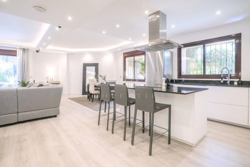 Maison Jumelée à vendre à Jardines de las Lomas, Marbella Golden Mile