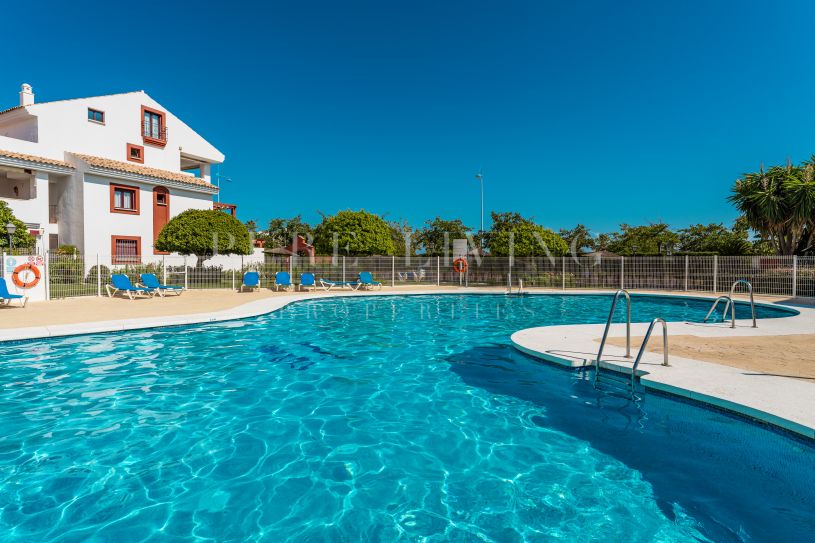 A four bedroom ground floor apartment in Residencial Noray, San Pedro de Alcántara