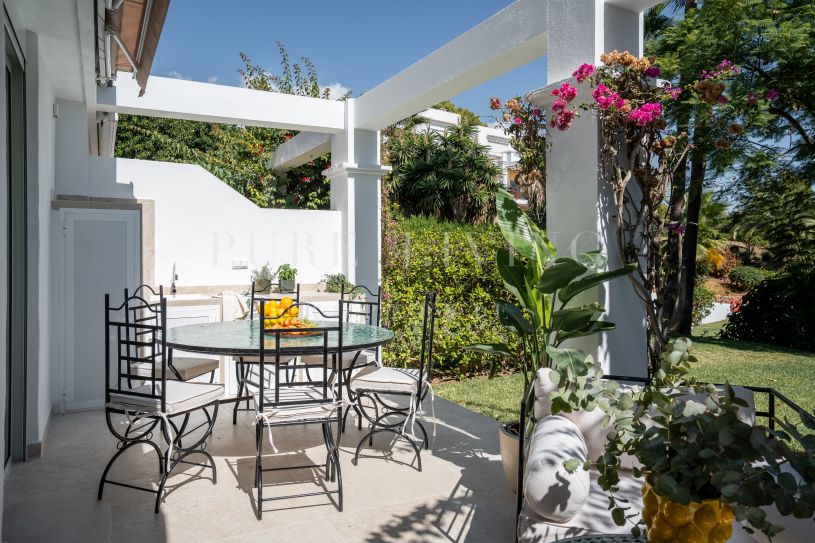 Stunning 3-bedroom ground-floor apartment with garden views, located in La Quinta Benahavis