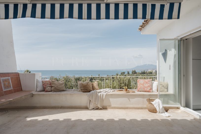 Ontdek een werkelijk uitzonderlijk penthouse in het gewilde gebied van Rio Real – een zeldzame kans boordevol potentieel.