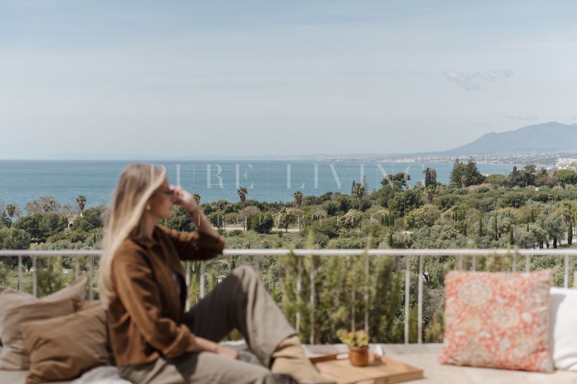 Ontdek een werkelijk uitzonderlijk penthouse in het gewilde gebied van Rio Real – een zeldzame kans boordevol potentieel.