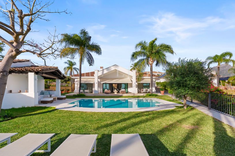 Villa contemporánea con vistas abiertas y total privacidad en Nueva Andalucía