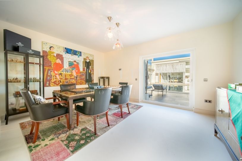 Villa Contemporánea Totalmente Reformada en Guadalmina Alta – Ubicación Privilegiada en Primera Línea de Golf