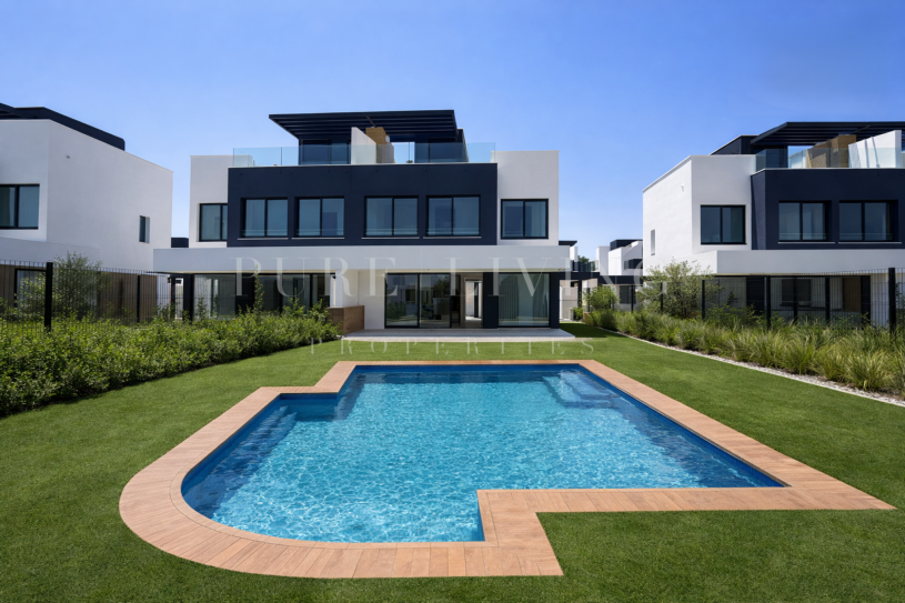 Semi Detached House for sale in Serene Atalaya, Estepona East