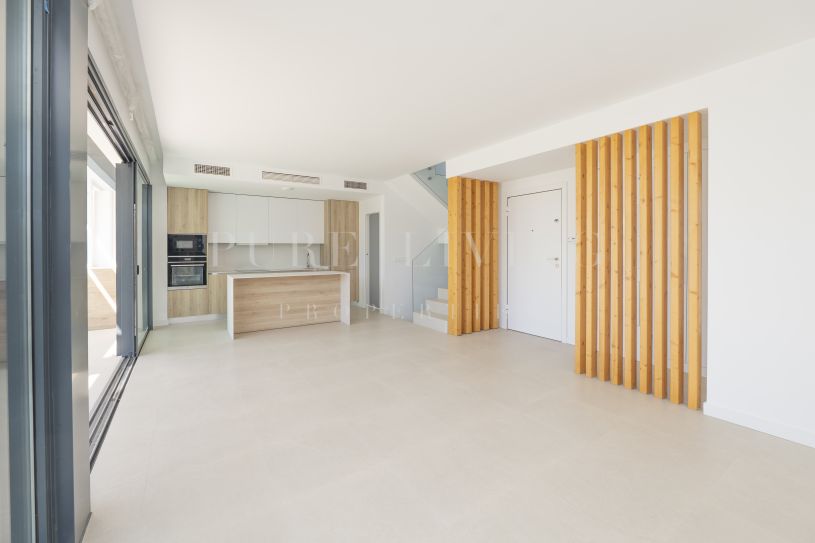 Semi Detached House for sale in Serene Atalaya, Estepona East