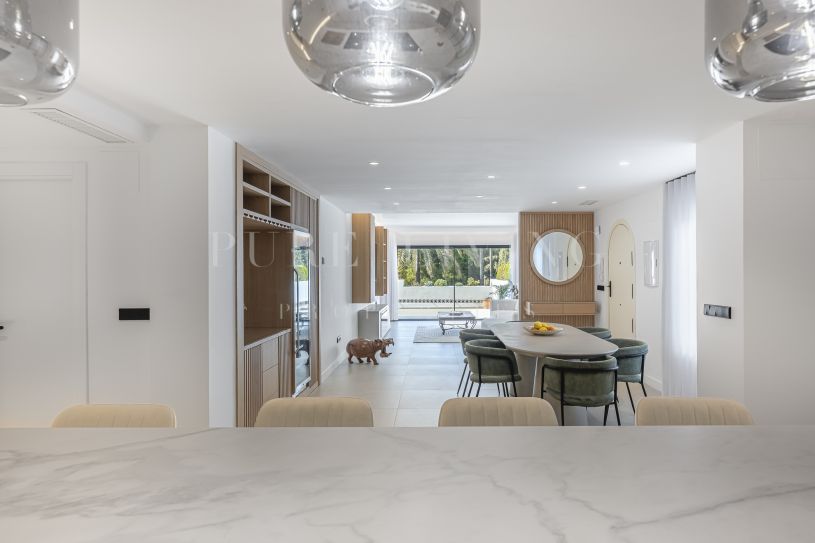 Elegant renovated 3-bedroom apartment with tropical garden views located in prime, Marbella Golden Mile