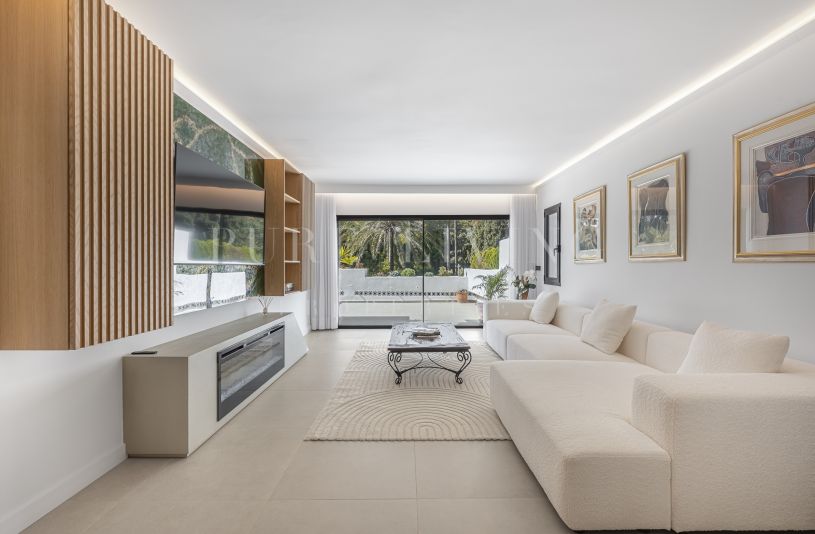 Elegant renovated 3-bedroom apartment with tropical garden views located in prime, Marbella Golden Mile